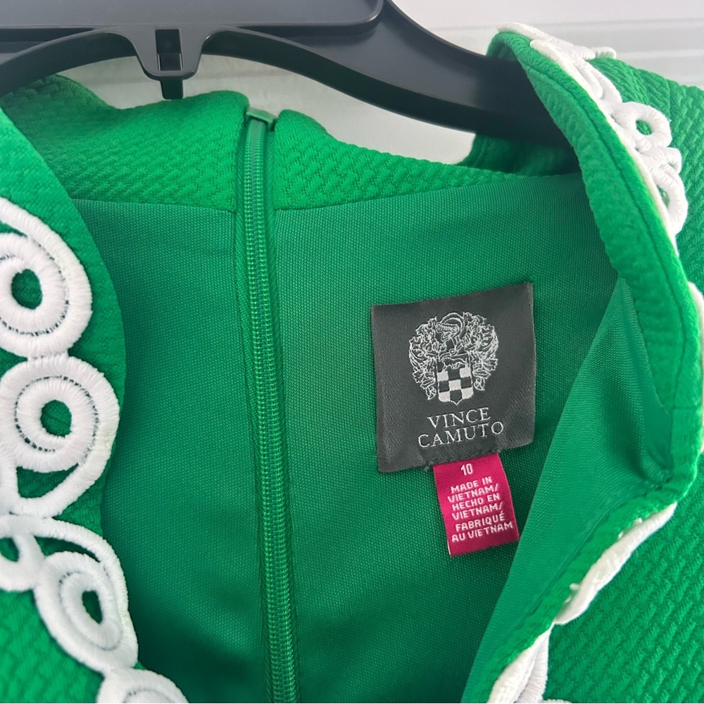 Vince Camuto Green Dress with White Accents - Picture 2 of 4